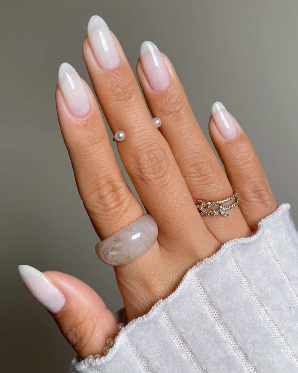 Ongles blanc laiteux