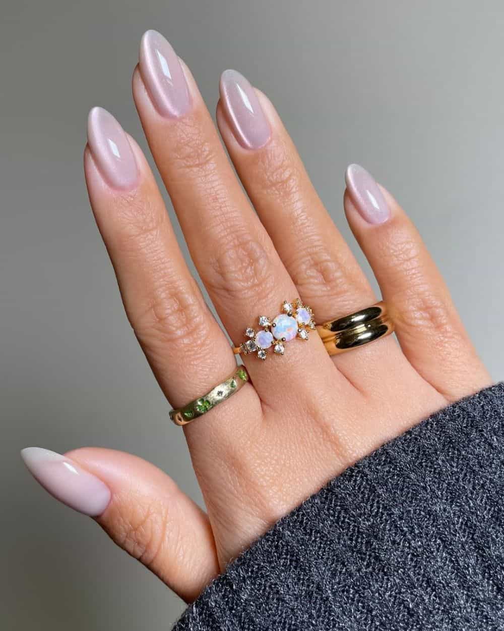 Ongles nude nacrés