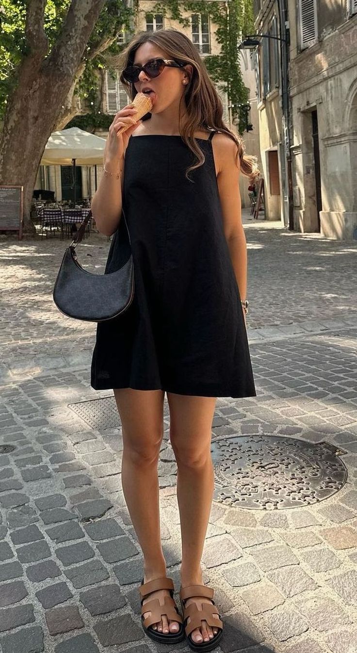 robe babydoll noire look été méditerranéen