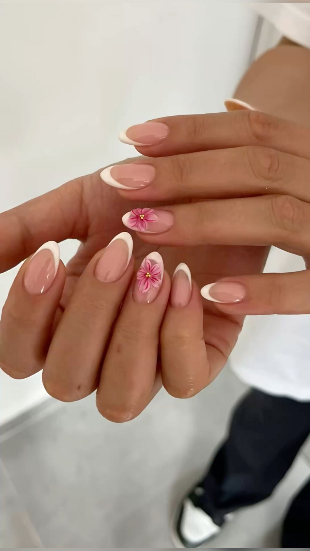 Designs d’ongles chics et lumineux pour l’été