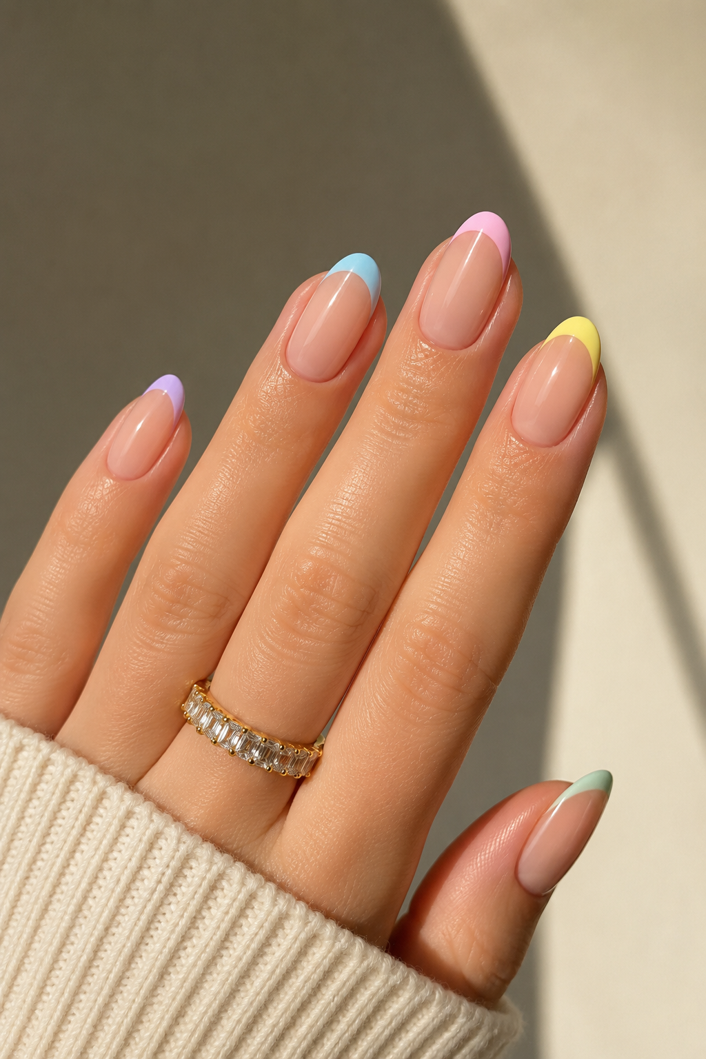 Manucure gel colorée et motifs d’été